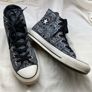 Women’s Converse skulls black gray high tops pink heart eyes Chuck Taylor size 7